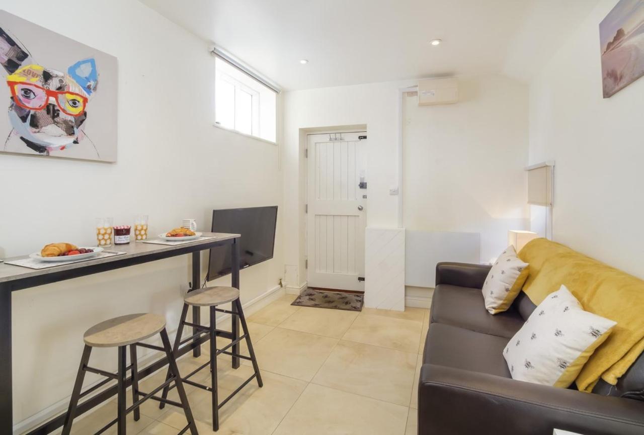 The Beehive Studio Apartment York Exterior photo