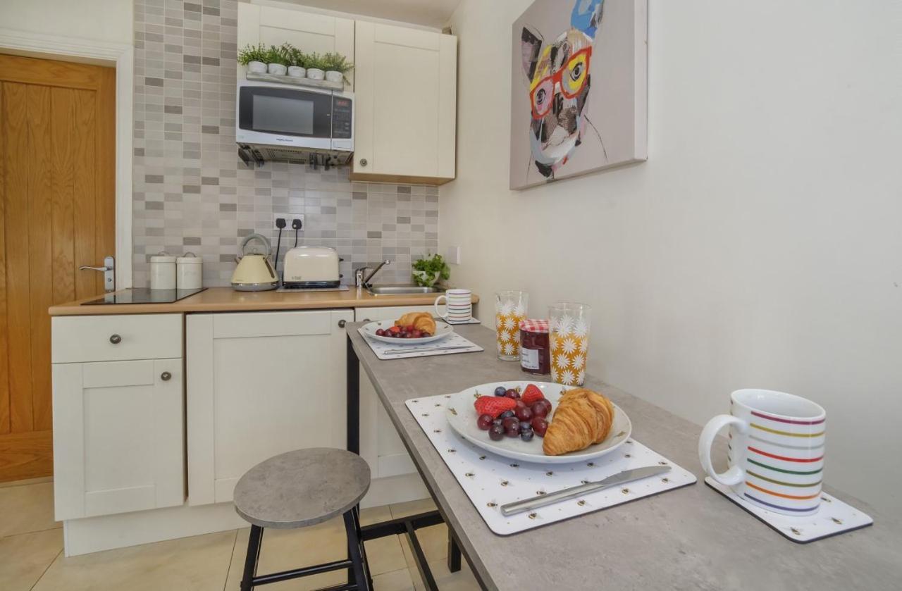 The Beehive Studio Apartment York Exterior photo