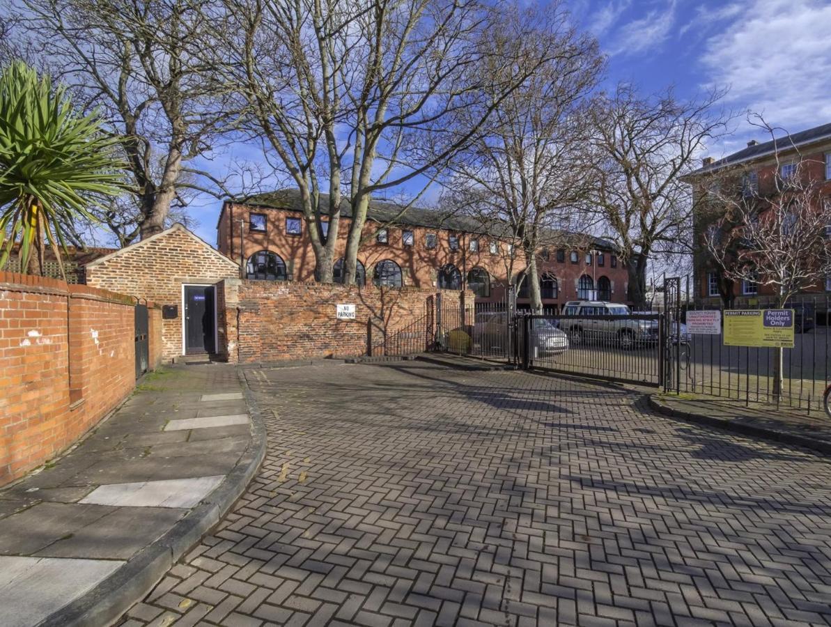 The Beehive Studio Apartment York Exterior photo
