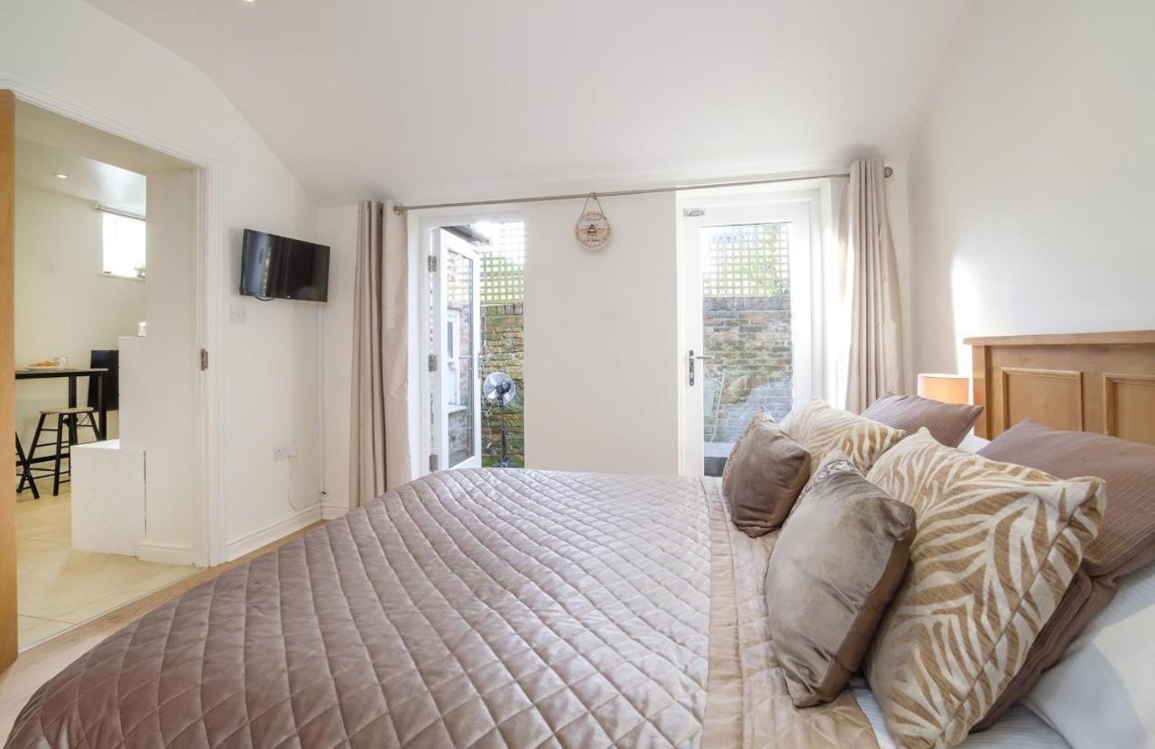 The Beehive Studio Apartment York Exterior photo